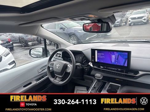 Used 2025 Toyota Sienna XLE image 35