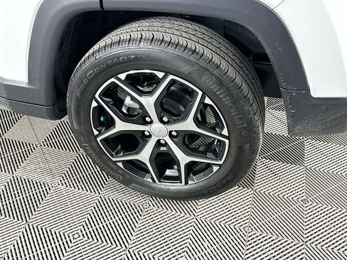 Certified 2024 Jeep Compass Limited image 39