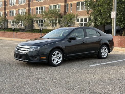Used 2010 Ford Fusion SE FWD image 2