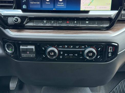 Used 2025 Chevrolet Silverado 2500 LT w/ Convenience Package AWD/4WD image 31