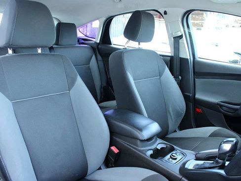 Used 2013 Ford Focus SE w/ SE Winter Pkg image 17