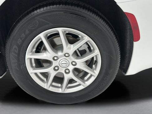 Used 2025 Chrysler Pacifica Select FWD image 8