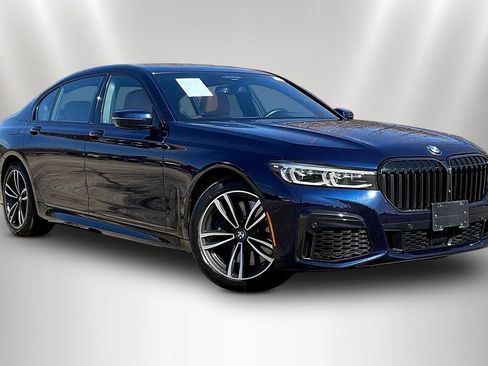 Used 2022 BMW 750i xDrive w/ Luxury Rear Seating Package image 3