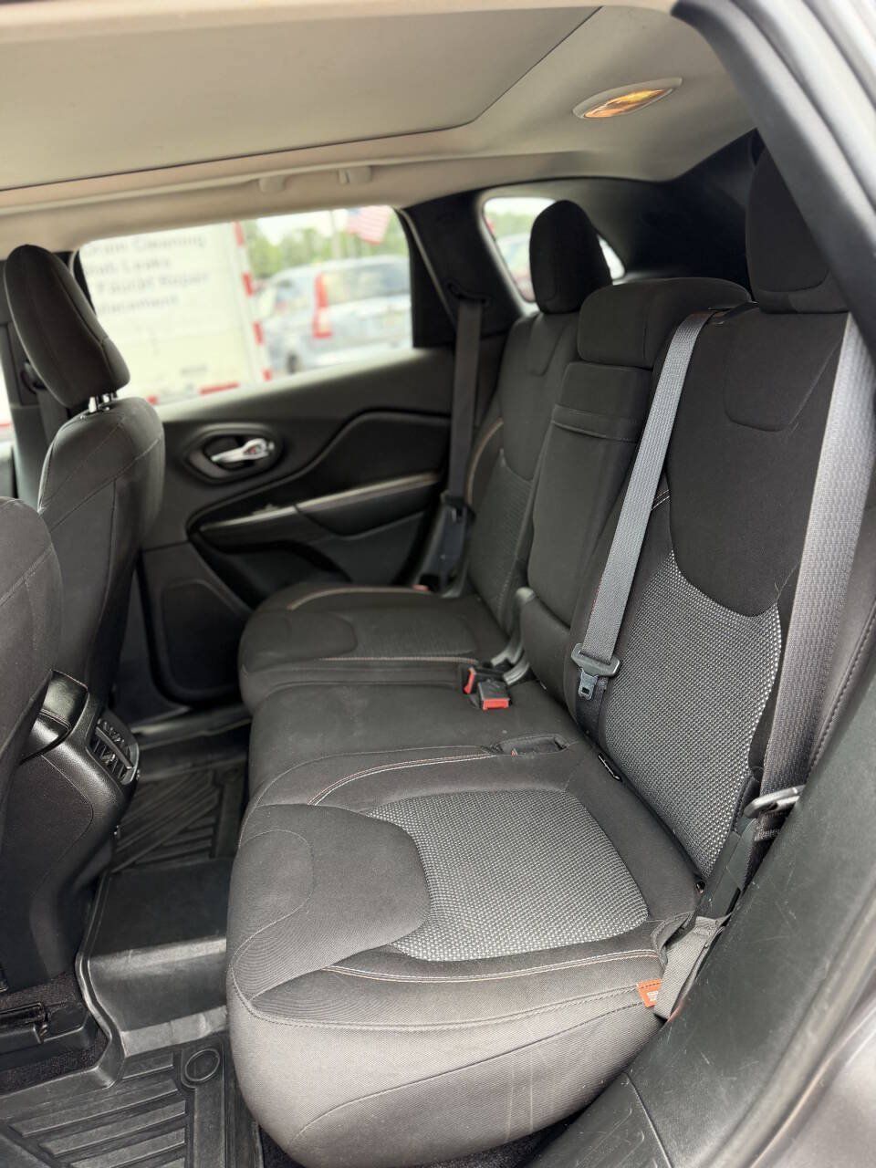 Used 2017 Jeep Cherokee 75th Anniversary FWD image 21