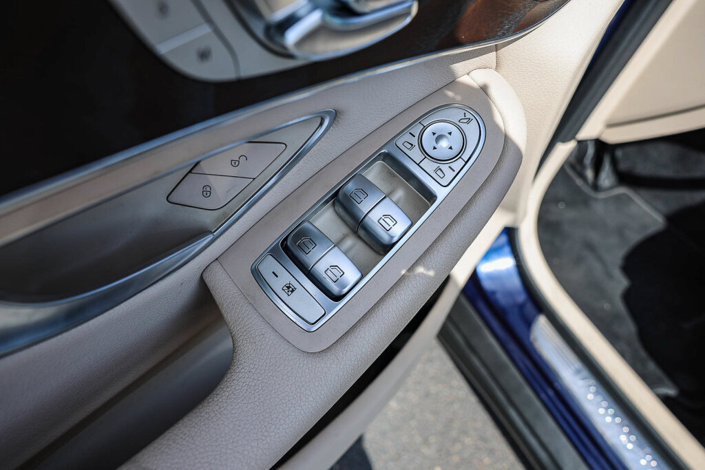 Used 2018 Mercedes-Benz GLC 300 4MATIC image 11