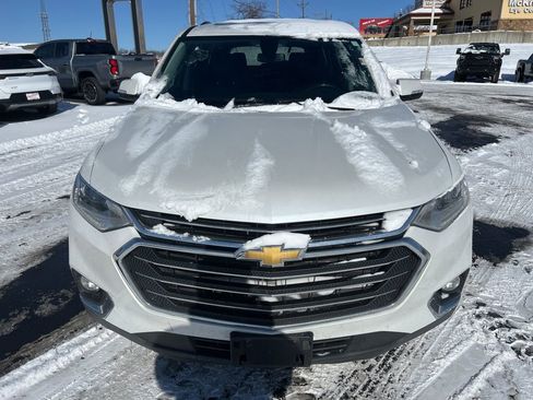 Used 2018 Chevrolet Traverse LT image 2