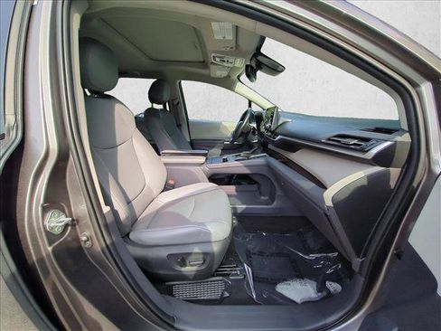 Used 2022 Toyota Sienna XLE w/ XLE Plus Package FWD image 25