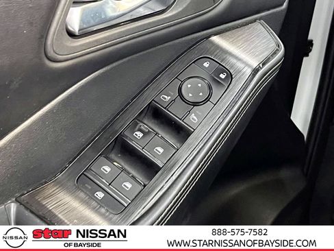 Used 2024 Nissan Rogue SV image 16