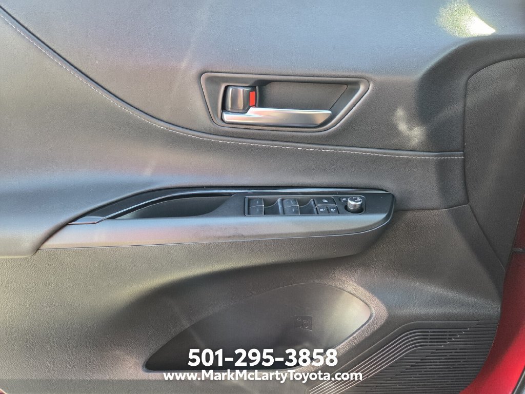Used 2022 Toyota Venza LE AWD/4WD image 24