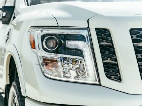 Used 2018 Nissan Titan PRO-4X w/ Pro-4x Convenience Package AWD/4WD image 50