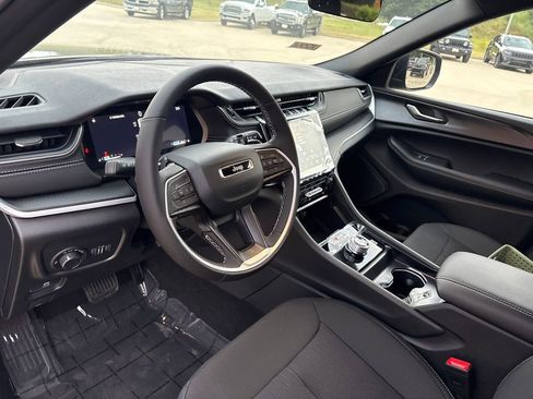 New 2025 Jeep Grand Cherokee Laredo X w/ Luxury Tech Group I image 12