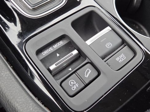 Used 2024 Honda Pilot Touring image 12
