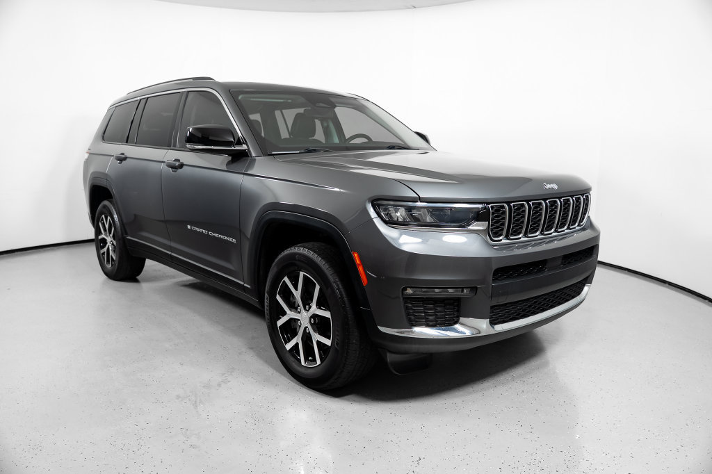 Used 2023 Jeep Grand Cherokee L Limited RWD image 2