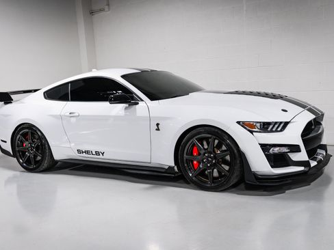 Used 2022 Ford Mustang Shelby GT500 w/ Carbon Fiber Track Pack RWD image 1