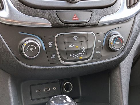 Used 2020 Chevrolet Equinox LT image 21