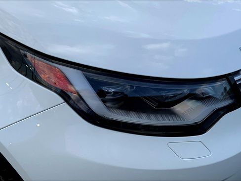 Used 2024 Land Rover Discovery Metropolitan Edition image 26