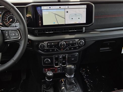 New 2025 Jeep Gladiator Rubicon image 24