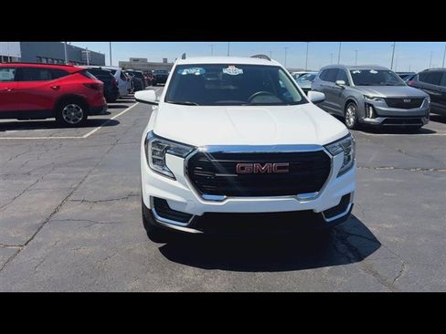 Used 2024 GMC Terrain SLE w/ Driver Convenience Package AWD/4WD image 3