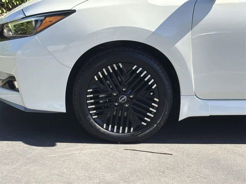 Used 2024 Nissan Leaf SV Plus image 40
