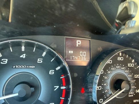 Used 2010 Subaru Legacy 2.5i Premium image 12