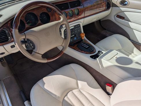 Used 1998 Jaguar XK8 Convertible image 12