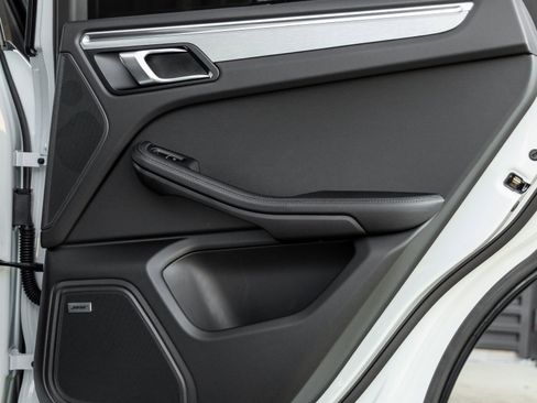 Certified 2026 Porsche Macan AWD/4WD image 39