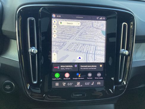 Used 2026 Volvo XC40 B5 Plus w/ Protection Package Premier image 27