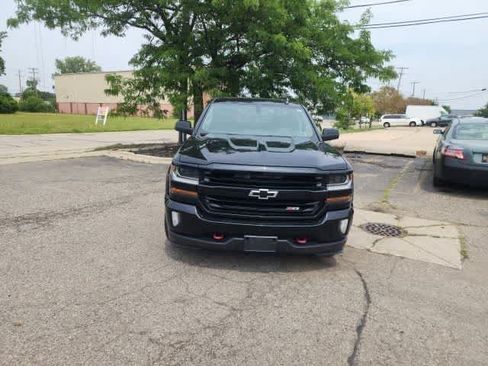 Used 2017 Chevrolet Silverado 1500 LT w/ Midnight Edition AWD/4WD image 4