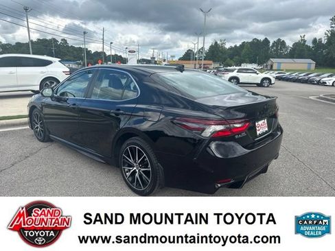 Used 2023 Toyota Camry SE FWD image 5