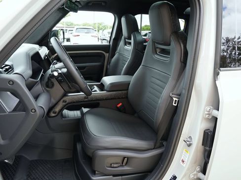 Used 2026 Land Rover Defender 110 OCTA AWD/4WD image 12