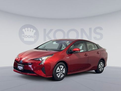 Used 2017 Toyota Prius Four image 1