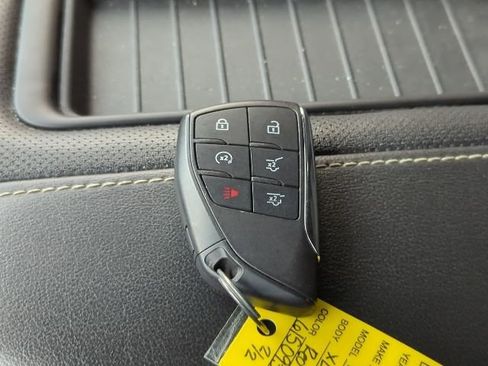 Used 2023 GMC Yukon XL SLT image 19