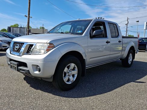 Used 2013 Nissan Frontier SV AWD/4WD image 3