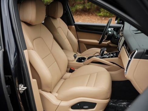 Used 2022 Porsche Cayenne image 22