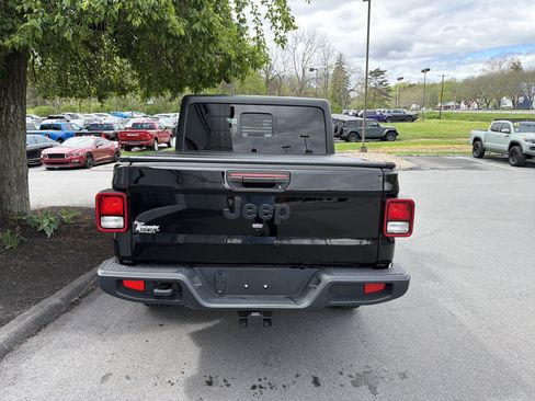Used 2024 Jeep Gladiator Sport AWD/4WD image 4