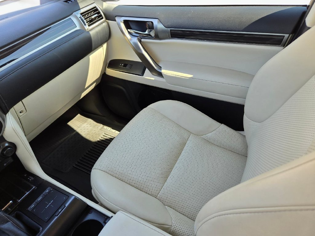 Used 2023 Lexus GX 460 Luxury w/ Accessory Package AWD/4WD image 21