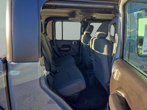 New 2025 Jeep Gladiator Sport image 34