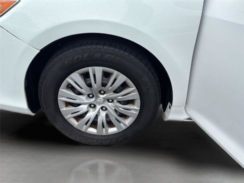 Used 2012 Toyota Camry LE FWD image 28