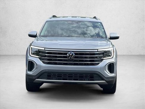 Used 2026 Volkswagen Atlas SE FWD image 2