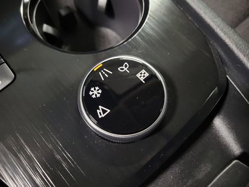 Used 2023 Nissan Rogue SV image 15