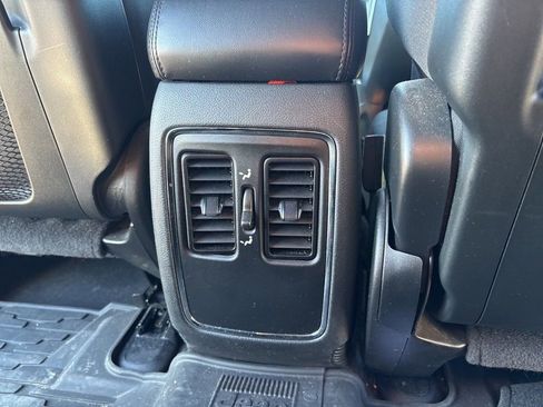 Used 2018 Jeep Grand Cherokee Laredo image 22