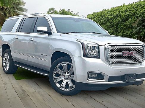 Used 2017 GMC Yukon XL Denali w/ Open Road Package RWD image 9