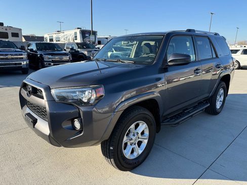 Used 2019 Toyota 4Runner SR5 AWD/4WD image 7