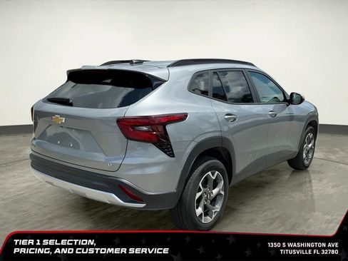 Used 2025 Chevrolet Trax LT w/ LT Convenience Package FWD image 7