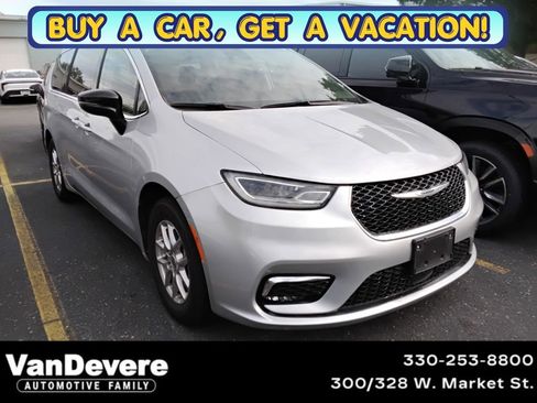 Used 2024 Chrysler Pacifica Touring-L FWD image 1