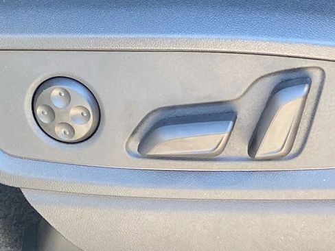 Used 2024 Audi Q5 e Premium Plus w/ Premium Plus Package image 15