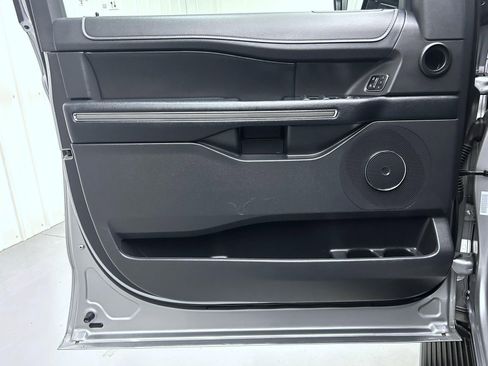 Used 2024 Ford Expedition Max XLT image 9