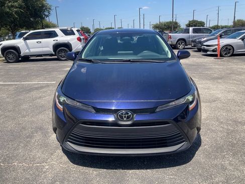 Used 2025 Toyota Corolla LE FWD image 2