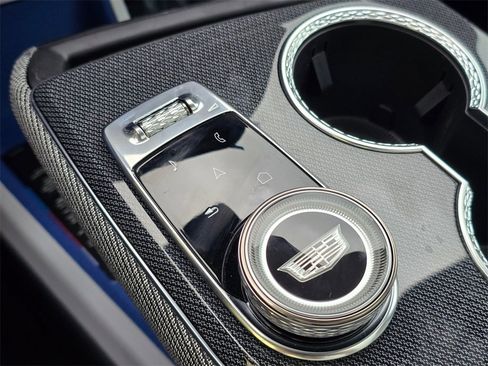 New 2026 Cadillac Optiq Luxury 1 image 31