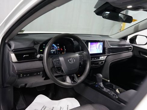 Used 2025 Toyota Camry LE image 11